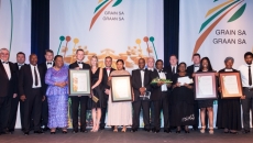 Grain SA celebrated the cream of the country’s grain producing crop during a prestigious gala awards evening, held at The Theatre on the Track in Midrand on Friday, 13 October 2017