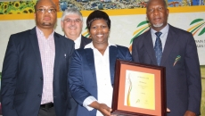 Mphilo Dlamini, Corporate Affairs Manager, Syngenta; Jannie de Villiers, CEO, Grain SA; Ms Lungelwa Kama, Grain SA / Syngenta Smallholder Farmer of the Year; Mr Victor Mongoato, Vice Chairperson, Grain SA